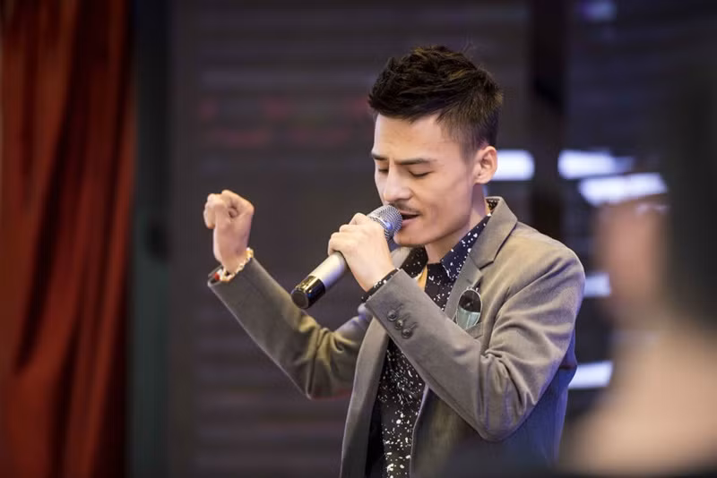 Hoa Vinh phủ nhận sử dụng phần mềm hỗ trợ đồng thời tố Chu Bin dựa hơi mình. Ảnh: Người Đưa Tin.