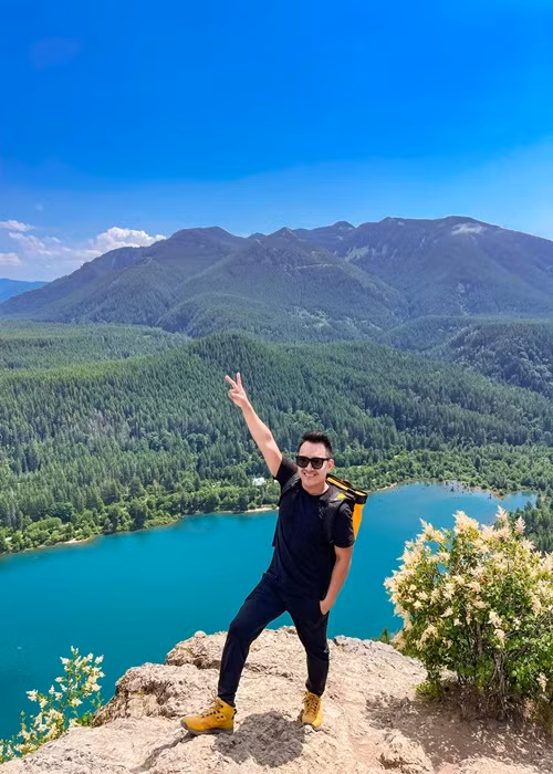 Con trai Hoài Linh kín tiếng về chuyện tình cảm.