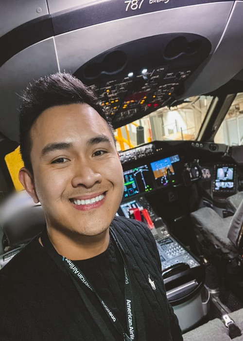 Thành Vinh làm việc chính thức tại một hãng hàng không ở Mỹ.