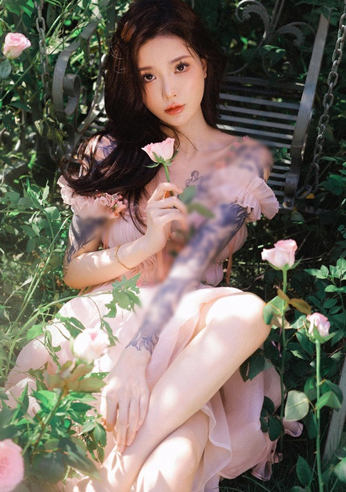 Diện váy áo thướt tha, hot girl người Trung Quốc quyến rũ mọi ánh nhìn.