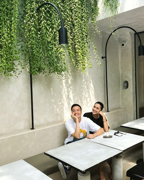 Cả hai giữ mối quan hệ đồng nghiệp thân thiết trong nhiều năm qua. Ảnh: FBNV.