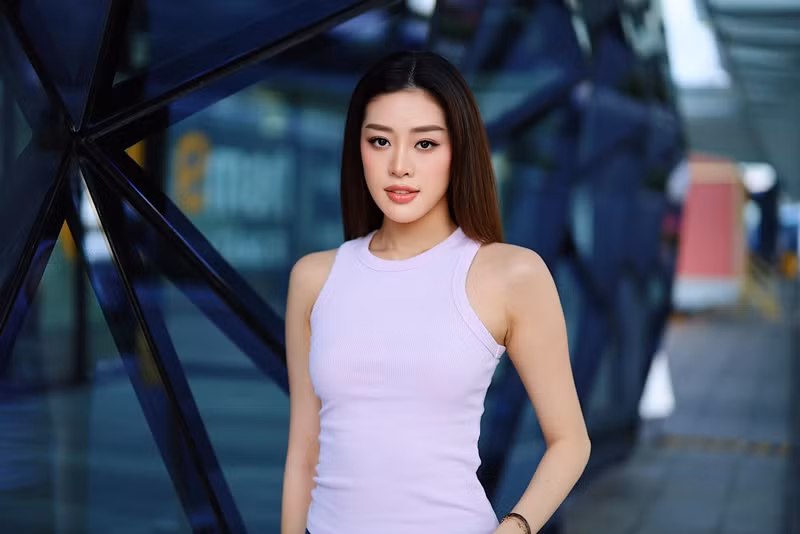 Để xác minh lại thông tin từ N là hoàn toàn sai sự thật, Khánh Vân cùng tổ chức Hoa hậu Hoàn vũ Việt Nam đã có buổi gặp gỡ và làm việc cùng thầy Thái Văn Châu - Hiệu trưởng trường THCS Ngô Quyền nhiệm kỳ 2009 – 2016, cùng một số bạn học cũ cùng lớp, cùng khóa của nàng hậu thời điểm đó. Phía thầy Thái Văn Châu cho biết, suốt những năm ông quản lý, không có trường hợp nữ sinh đánh nhau đến mức nhập viện ba ngày.