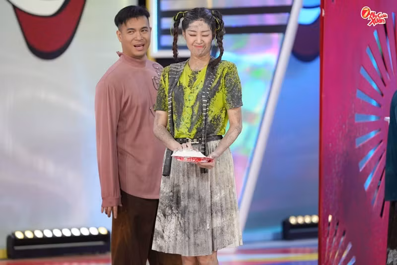 Khánh Vân hiện tại có sự nghiệp khá thành công. Cô đắt show tham gia chương trình, làm người mẫu.