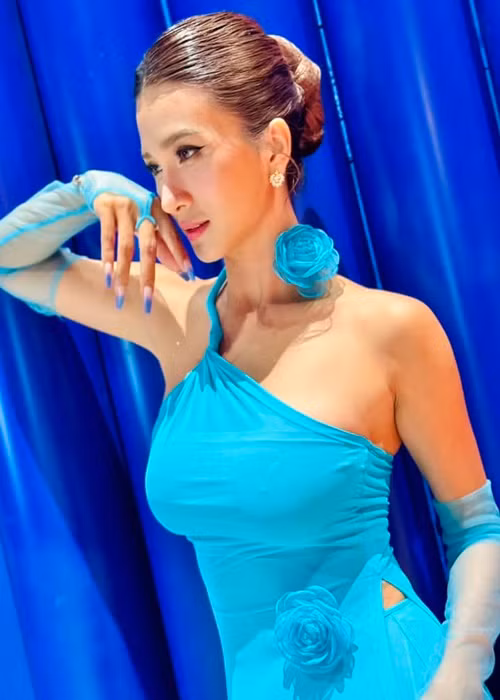 Nhan sắc của Kim Tuyến được nhiều fan khen ngợi lão hóa ngược.