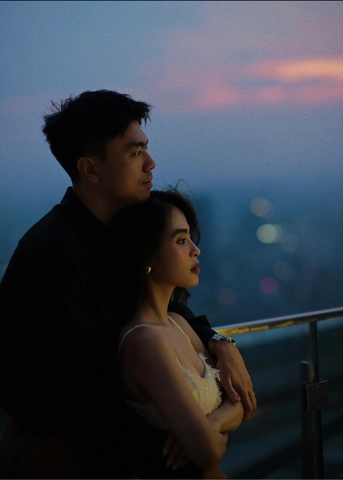 Đám cưới của Kiều Anh và Quỳnh Văn diễn ra vào tháng 12/2015. Sau khi kết hôn, nữ ca sĩ không còn hoạt động nghệ thuật mà tập trung kinh doanh, chăm sóc gia đình.