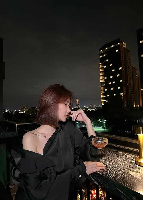 . “Tôi yêu đời, ăn ngon, ngủ ngon nên tăng cân chứ không phải mang bầu như mọi người suy đoán”, Hương Giang cho biết.