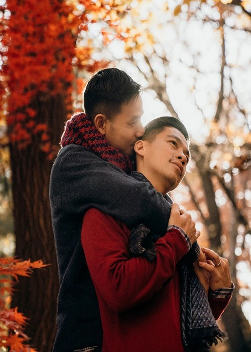 Theo Sơn Đoàn, Adrian Anh Tuấn hỗ trợ anh rất nhiều về tinh thần.