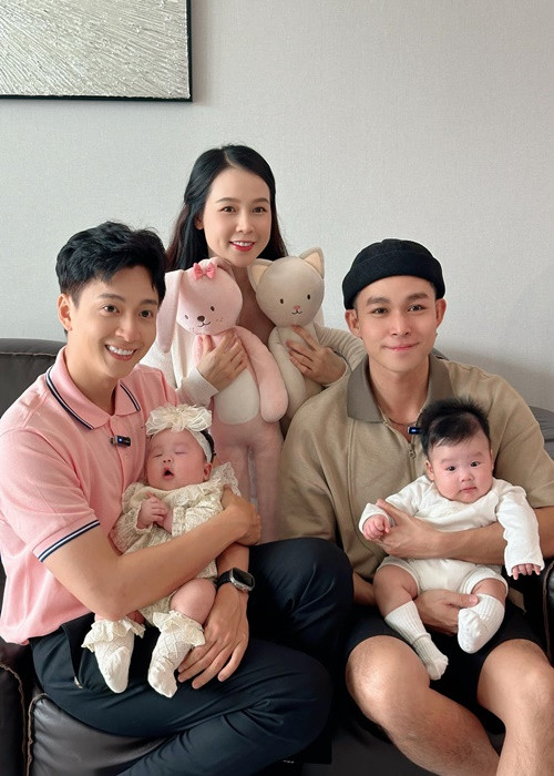 “Không biết giống ai mà sao biết mê trai đẹp. Lần đầu gặp gỡ mà cứ ngỡ cô ấy và anh ấy đã quen từ lâu. Chú ơi mang con về nhà nuôi đi”, Sam hài hước chia sẻ.