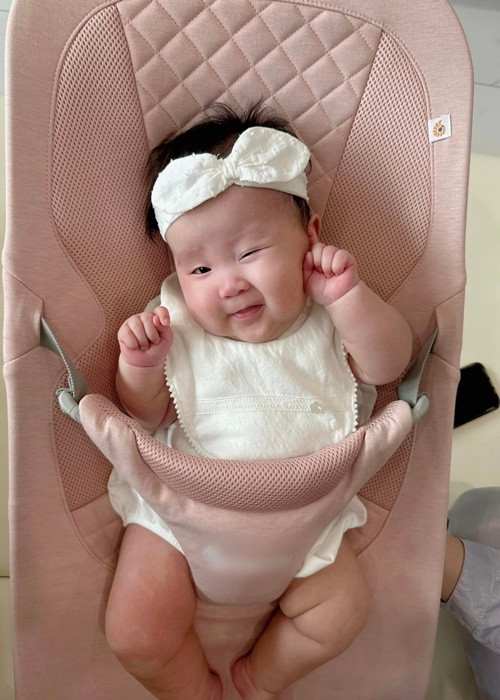 Khoảnh khắc hài hước của con gái hot girl Sam Khoanh khac hai huoc cua con gai hot girl Sam