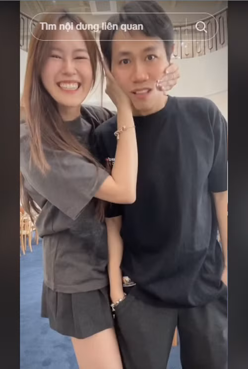 Nữ diễn viên phim Mai từng nói lời cảm ơn đến bạn trai. "Cảm ơn anh đã yêu em ngay cả khi đôi môi em nhợt nhạt, cả khi mắt em sưng, yêu em cả vào lúc em cọc cằn, bướng bỉnh, vô lý và trẻ con, anh vẫn luôn kiên nhẫn, yêu thương và chăm sóc em", Quỳnh Anh viết.