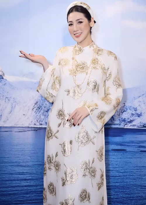 Nàng á hậu kết hôn năm 2018. Sau khi lập gia đình, cô hạn chế tham gia các hoạt động showbiz.