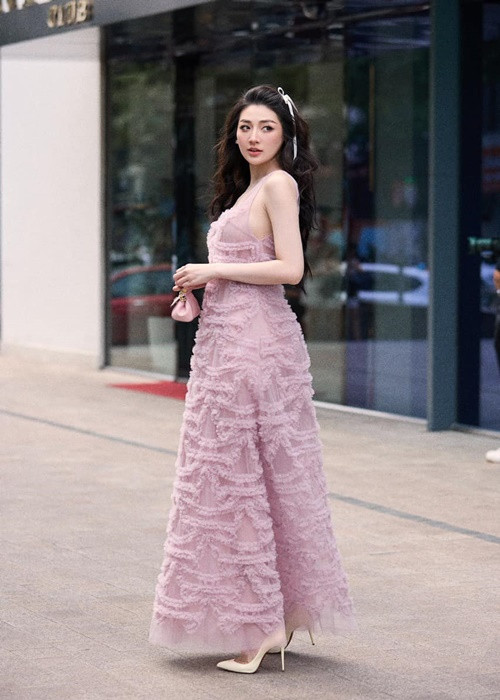 Tháng 5 vừa qua, Á hậu Tú Anh xác nhận đang mang bầu lần 2.