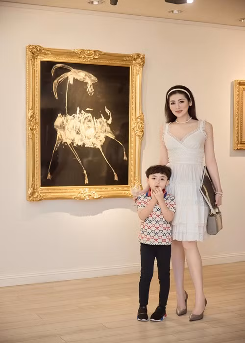 Con trai đầu lòng của Tú Anh và Gia Lộc rất kháu khỉnh như hot boy nhí.