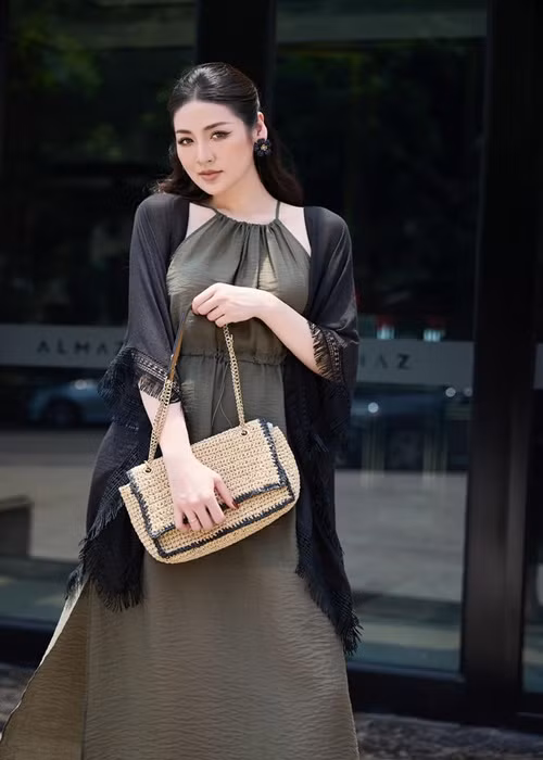 Tú Anh giành danh hiệu Á hậu 1 cuộc thi Hoa hậu Việt Nam 2012. Sau sân chơi nhan sắc, cô làm MC sự kiện, giữ vai trò BTV của VTV.