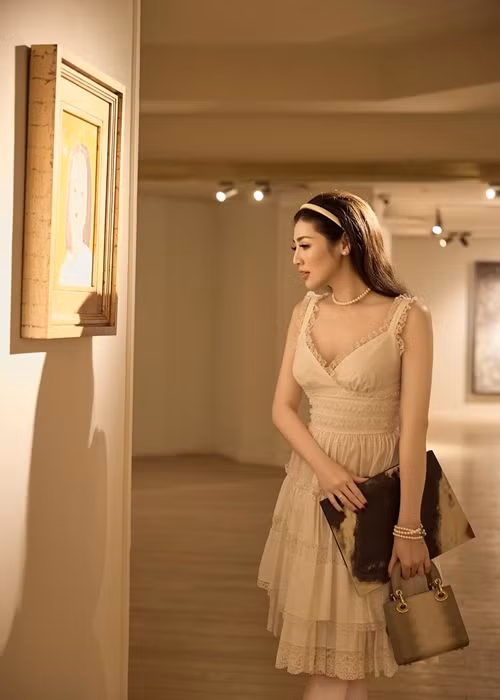 Nàng hậu đăng ảnh tham gia một sự kiện mới đây cùng con trai.