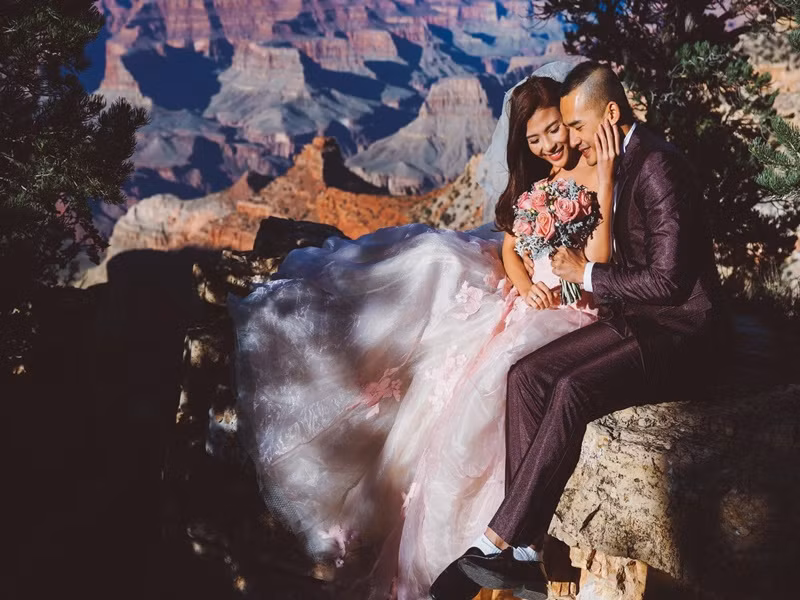 Mặc những tin đồn thất thiệt, vợ chồng Thúy Diễm đăng nhiều hình ảnh tình tứ bên nhau trên trang cá nhân.