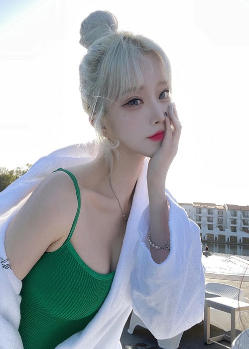 Hot girl sinh năm 1998 hiện tại hẹn hò một chàng trai người Hàn Quốc.