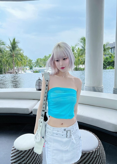 Trang cá nhân Instagram của cô nàng có đến 1 triệu người theo dõi.