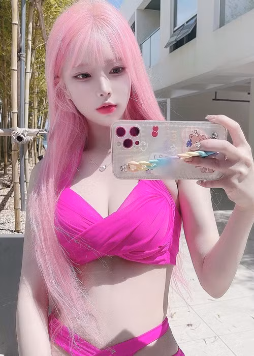 Vẻ ngoài của hot girl Hàn Quốc khiến nhiều người phải mê đắm.