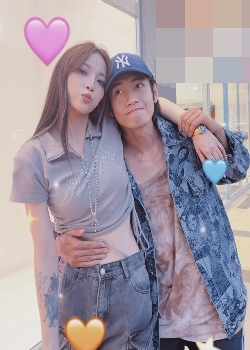 Yee Pink và Quang Đăng lập một trang cá nhân Instagram để lưu giữ các video hài hước.