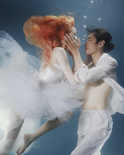 Bạn gái Quang Đăng sinh năm 1997, kém nam vũ công 8 tuổi. Cô đã tốt nghiệp Học viện vũ đạo Bắc Kinh.