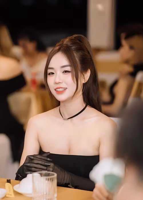 Trước khi sinh nở, cô được khen nhan sắc như hot girl.