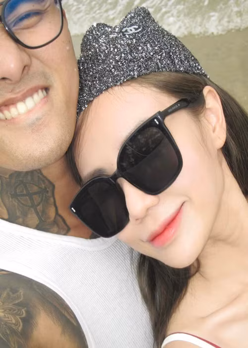 Bảo Ngọc mặc gợi cảm trong chuyến du lịch cùng bạn trai.