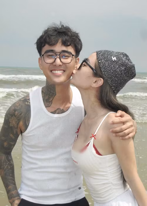 Bảo Ngọc - vợ cũ Hoài Lâm vừa chia sẻ hình ảnh tình tứ bên Đạt G.