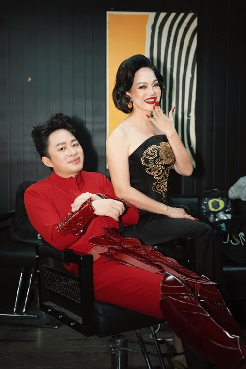 Mỗi khi tham gia các dự án nghệ thuật, sự kiện giải trí, Lê Khanh mặc lộng lẫy, trang điểm kỹ lưỡng. Ảnh: FBNV.