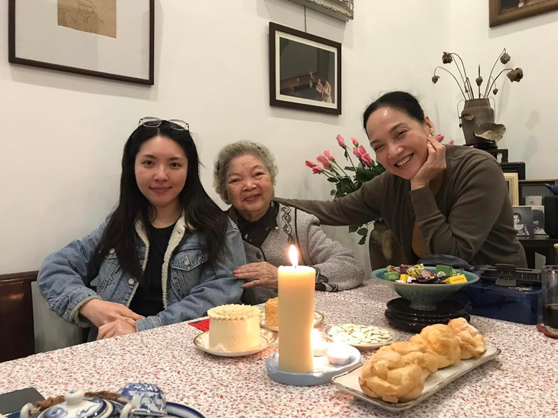 Vợ chồng Lê Khanh có một cô con gái tên Lam Khê (sinh năm 1995) và một cậu con trai tên Gia Khanh (sinh năm 1997). Ảnh: FBNV.