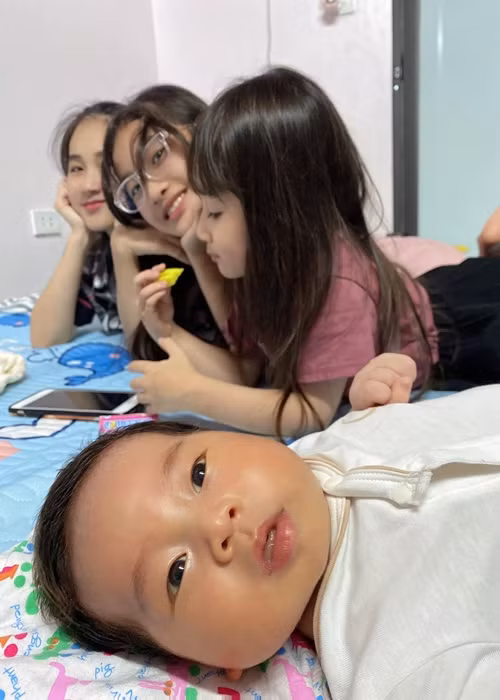 “Suy cho cùng, em là điều đúng đắn nhất trong cuộc đời của anh... Một cuộc đời chưa bao giờ nhận sai. Yêu em, vợ của anh”, Bảo Anh viết khi kỷ niệm 11 năm ngày cưới.