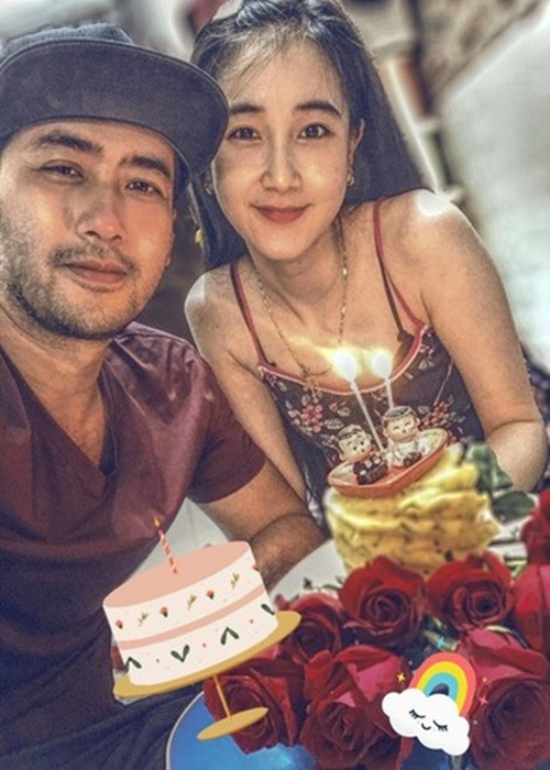 Nam diễn viên tâm sự, vẻ đẹp hiền dịu, nhẹ nhàng và đôi mắt của bà xã là sự khởi đầu cho tình yêu của anh.