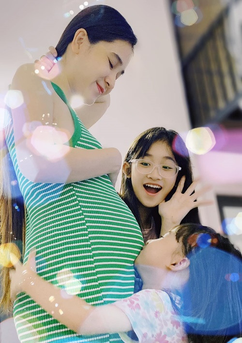 Vợ Bảo Anh sinh con gái Lọ Lem vào cuối năm 2013, con gái Dâu Tây vào năm 2019 và con trai Hạo Anh năm 2024.