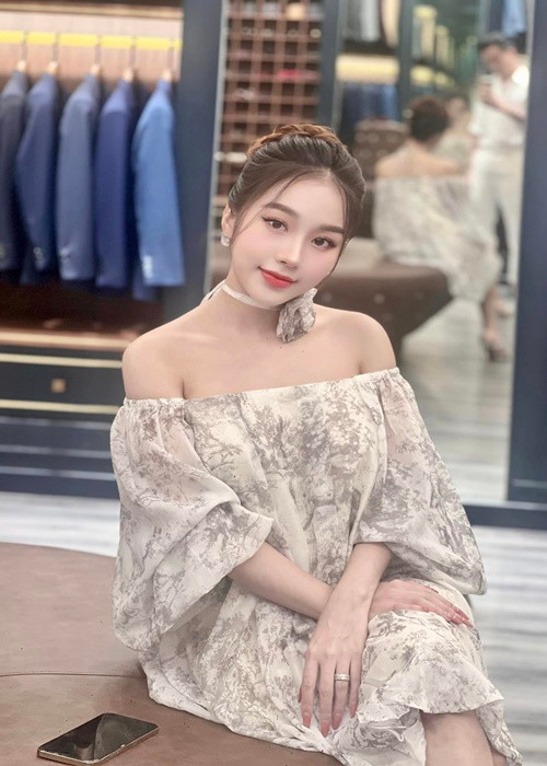 Nhung Babie khéo lựa chọn trang phục gợi cảm mà vẫn đảm bảo sự thoải mái khi mang thai.