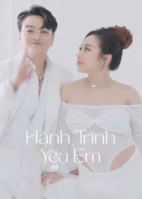 Trên trang cá nhân, DJ Nhung Babie vừa khoe bộ ảnh bầu bí bên ca sĩ TiTi.