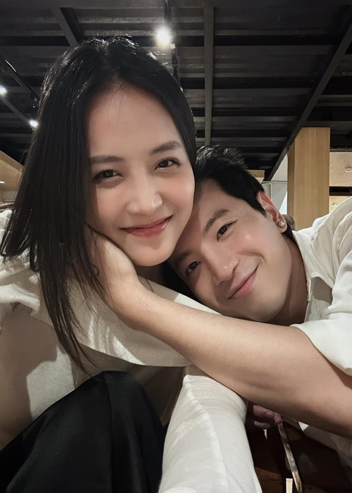  Trương Mỹ Nhân và Phí Ngọc Hưng đăng ký kết hôn vào tháng 8/2023 sau khi có con gái đầu lòng Bona. Cặp đôi có con gái thứ hai Boni vào tháng 1/2024.