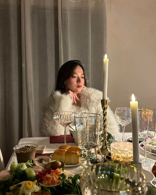 Sang Mỹ định cư, Xuân Nghi được nhiều người nhận xét “Tây hóa” trong cách ăn mặc, trang điểm.