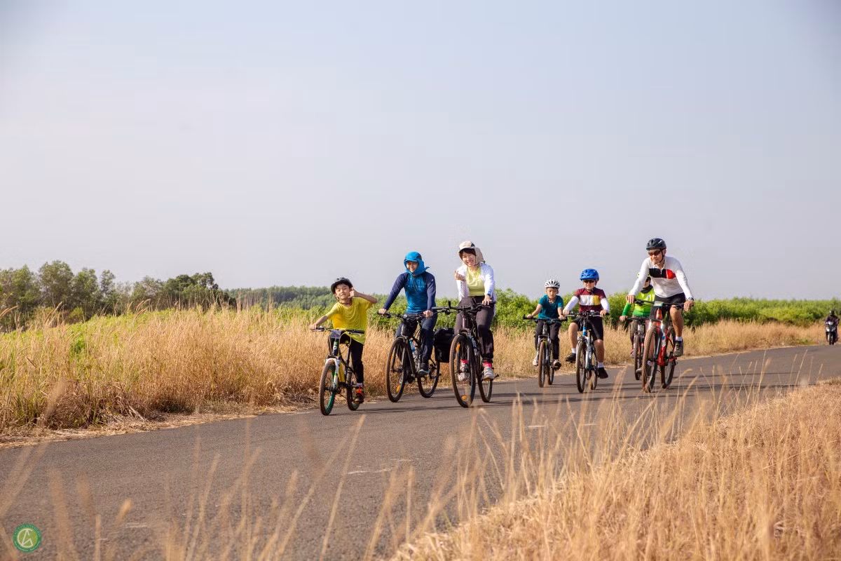 Tour có cự ly dài khoảng 30km, đoàn sẽ nghỉ ngơi sau mỗi 10km để uống nước và ăn nhẹ để bù đắp năng lượng. Ảnh: Cào Cào Adventures