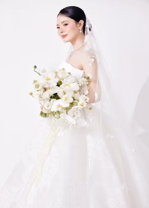 Nữ diễn viên lên xe hoa ở tuổi 35 khi đã có sự nghiệp thành công.