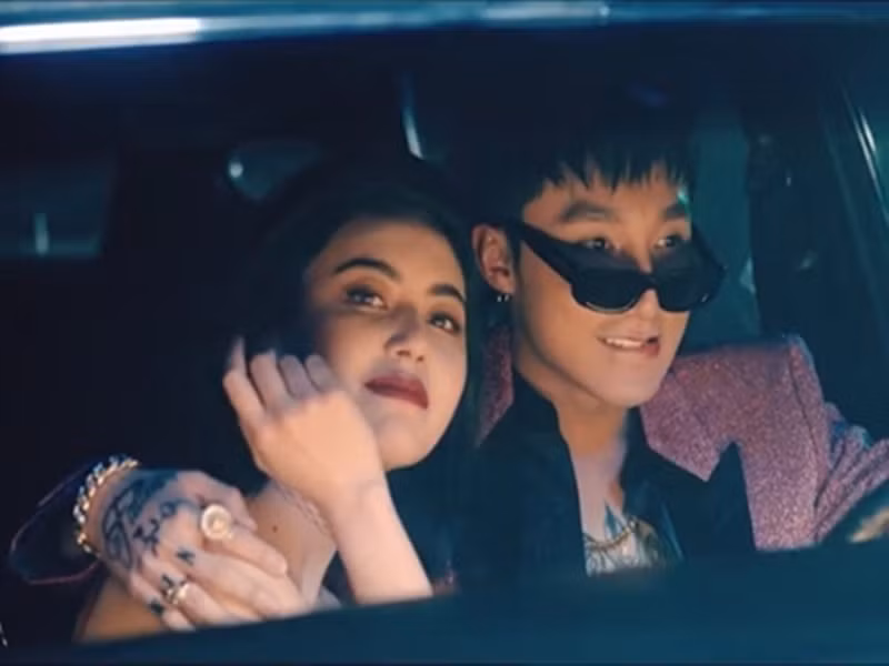 Trong MV "Chạy ngay đi" của Sơn Tùng M-TP, Mai Davika vào vai nữ chính.