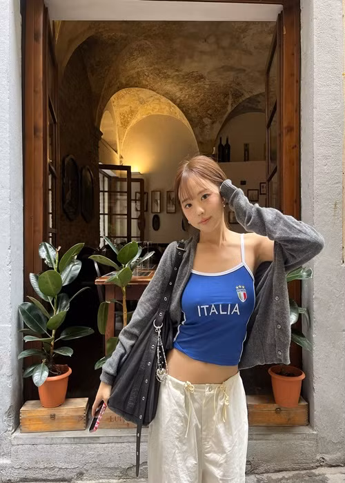 Hong Young Ki cùng chồng trẻ và các con có cuộc sống khá sang chảnh.