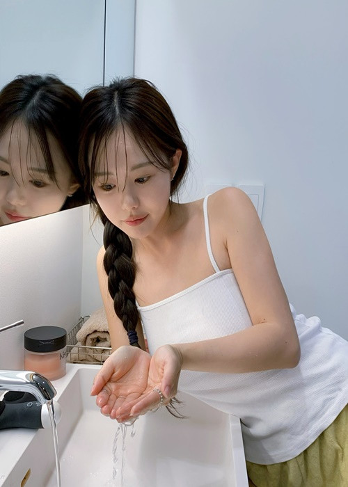 Hot mom người Hàn Quốc sở hữu làn da đẹp không tỳ vết sau sinh con.