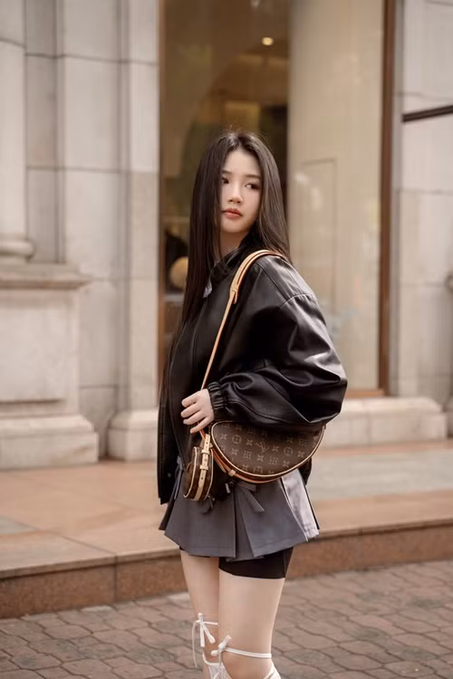 AMEE khóc suốt đêm và phải có gia đình ở bên động viên vì hình ảnh riêng tư bị xẻ xấu phát tán.