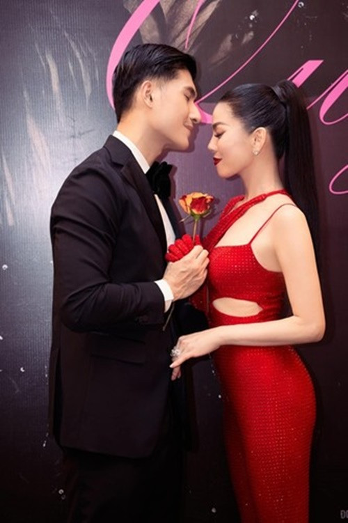 Theo Lệ Quyên, Lâm Bảo Châu học tài chính nên ngoài việc đầu tư riêng công ty cô, anh còn làm phó giám đốc cân đối tài chính thu chi giúp cô. Trên truyền thông, Lệ Quyên bày tỏ mong khán giả có cái nhìn đúng đắn hơn về Lâm Bảo Châu. Ảnh: FBNV.