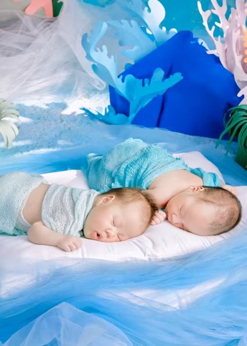 Nữ diễn viên chú thích hài hước cho những khoảnh khắc của Jenny và Jimmy trong bộ ảnh.