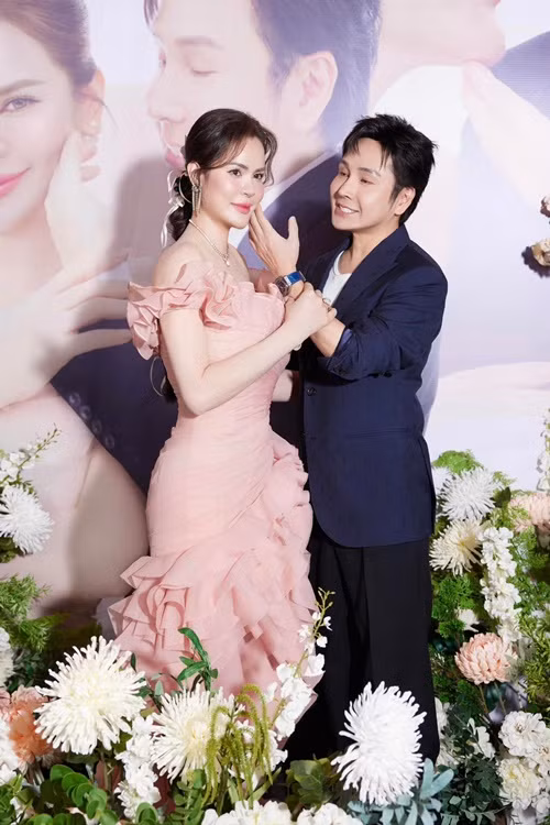 "Cảm lạnh có thể do gió. Nhưng cảm nắng thì chắc chắn do em", Vũ Luân nhắn nhủ Phương Lê. Ảnh: FBNV.