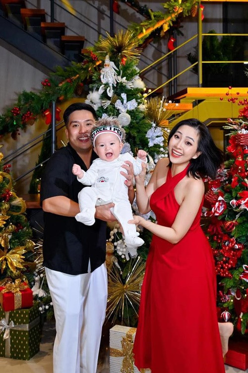 Chồng trẻ của Liêu Hà Trinh tự chuẩn bị rất nhiều thứ để đón bé Luka như chuyển sang một ngôi nhà rộng rãi hơn, sắp xếp, trang trí khoa học phòng ngủ.