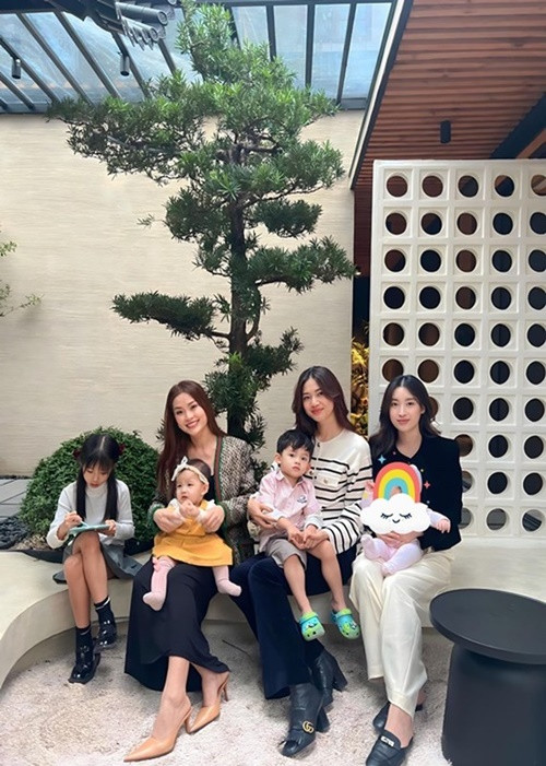 Mỹ Linh gia nhập hội mỹ nhân Việt "nghiện con". Ngoài công việc, cô dành nhiều thời gian chăm sóc ái nữ.