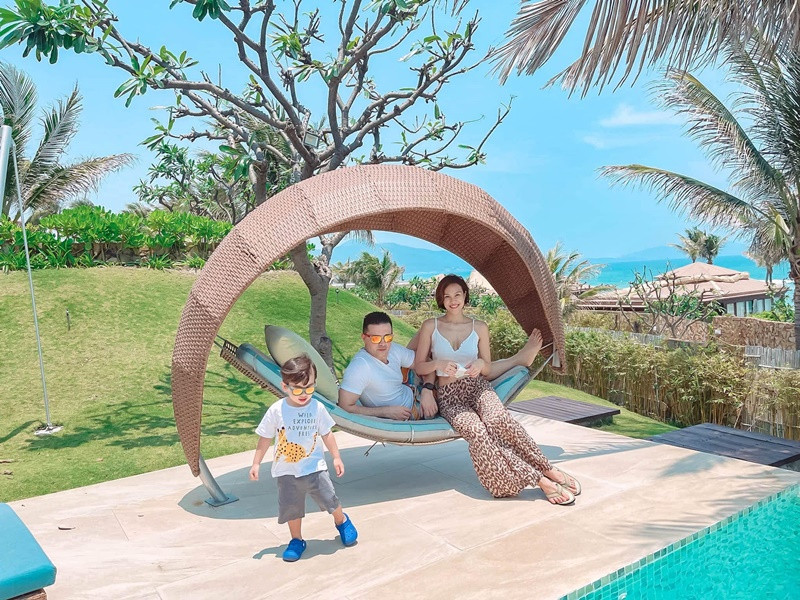 Kỷ niệm 4 năm ngày cưới, Marcin tặng Phương Mai nhẫn kim cương 1 tỷ.