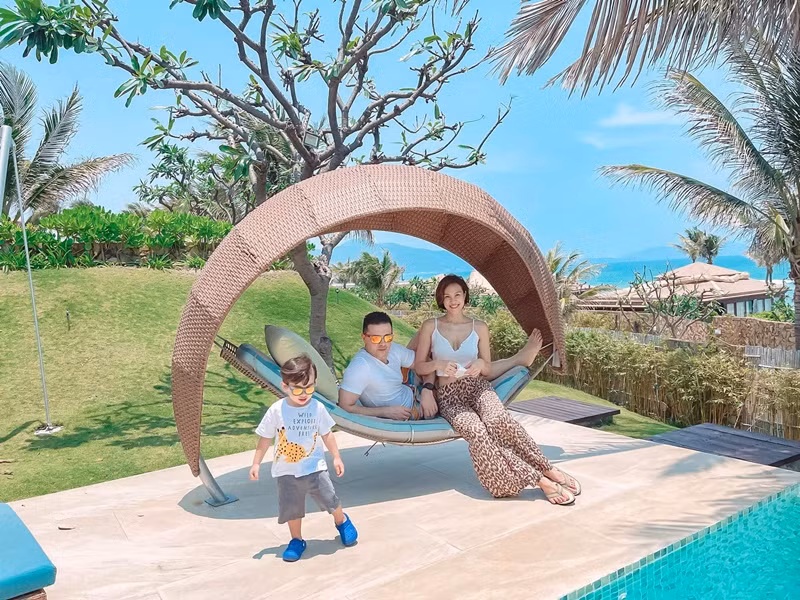 Kỷ niệm 4 năm ngày cưới, Marcin tặng Phương Mai nhẫn kim cương 1 tỷ.